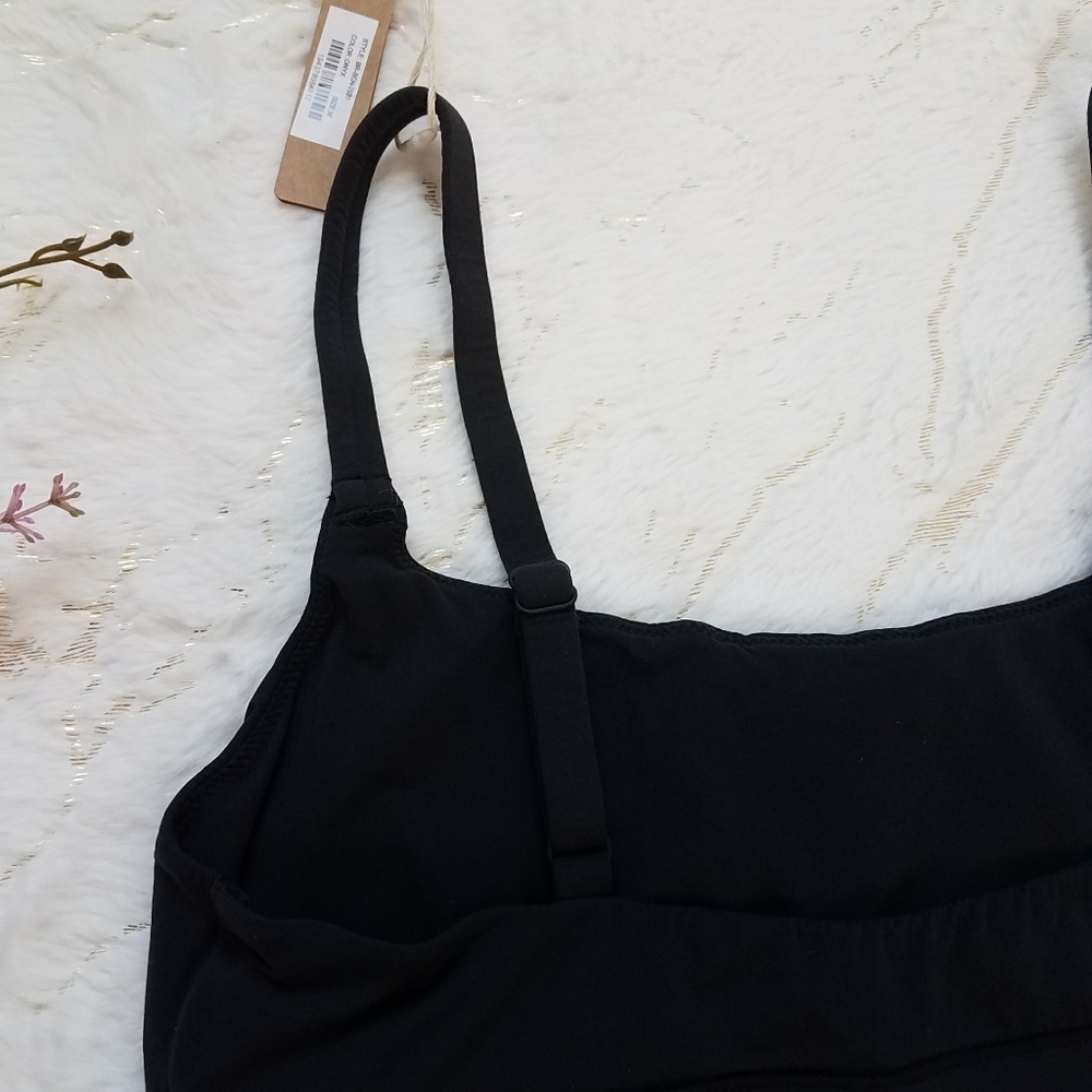 SKIMS Bralette & Underwear Set - Picture 3 of 9